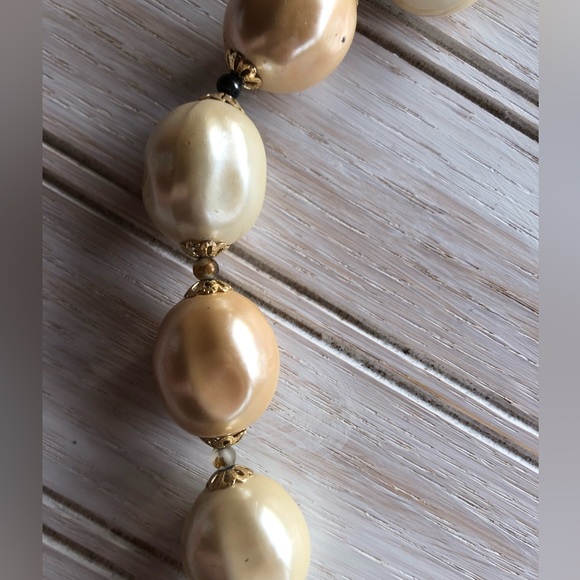 Vintage Pearl Necklace - Picture 4 of 6